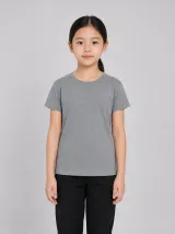 Front-facing girl ID photo sample
